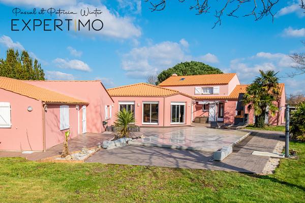 Challans (85300) Maison 300m², 7 chambres, piscine centre Challans