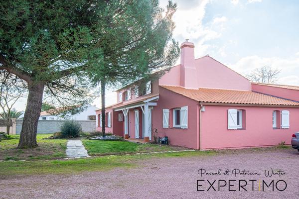 Challans (85300) Maison 300m², 7 chambres, piscine centre Challans