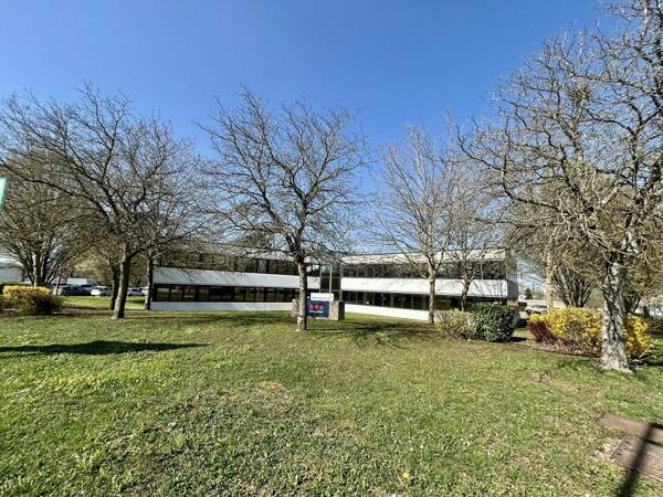 BUREAUX à LOUER de 347.89 m²