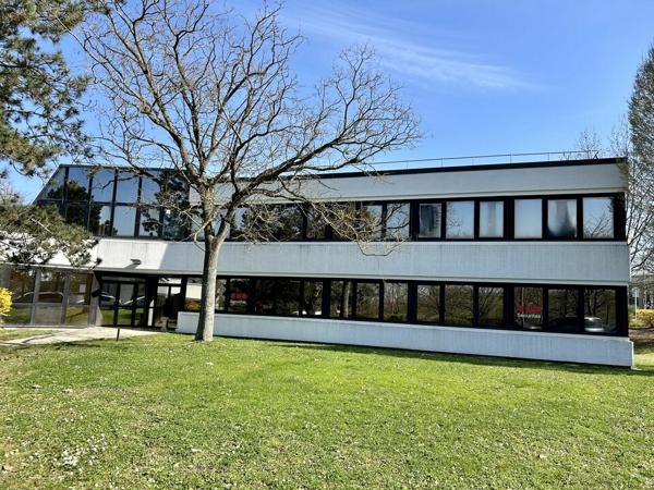 BUREAUX à LOUER de 347.89 m²