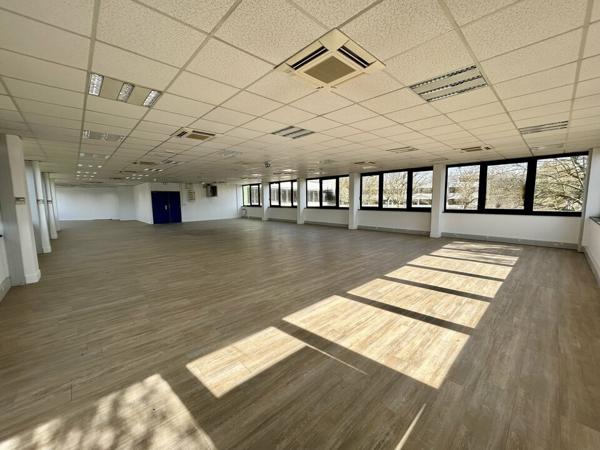 BUREAUX à LOUER de 347.89 m²