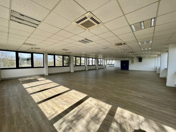 BUREAUX à LOUER de 347.89 m²