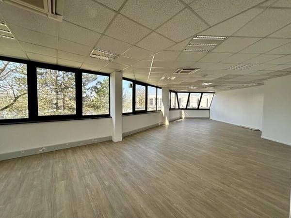 BUREAUX à LOUER de 347.89 m²