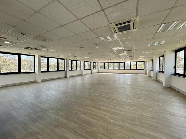 BUREAUX à LOUER de 347.89 m²