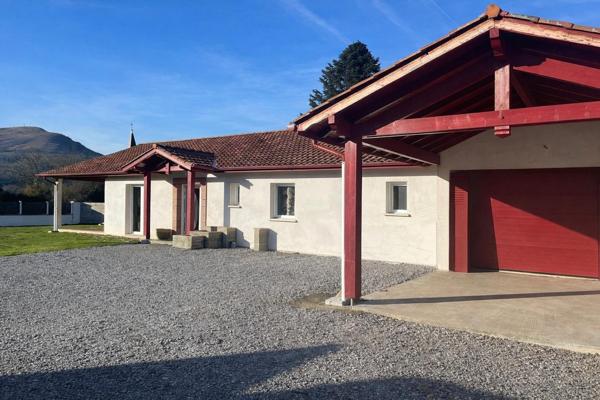 Maison contemporaine avec vue montagnes