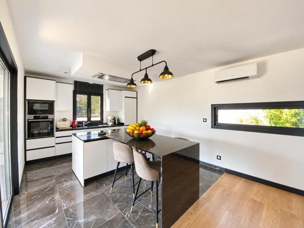 Maison contemporaine avec vue montagnes