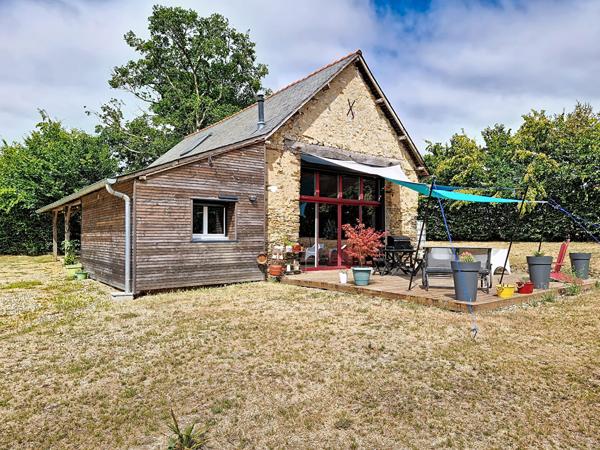 A vendre à MARIGNE maison de campagne avec grand terrain