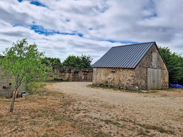 A vendre à MARIGNE maison de campagne avec grand terrain