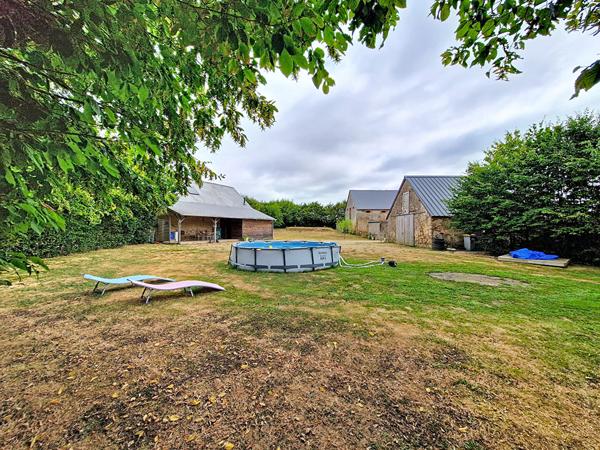 A vendre à MARIGNE maison de campagne avec grand terrain