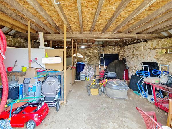 A vendre à MARIGNE maison de campagne avec grand terrain