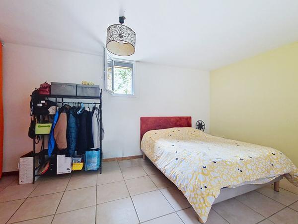 A vendre à MARIGNE maison de campagne avec grand terrain