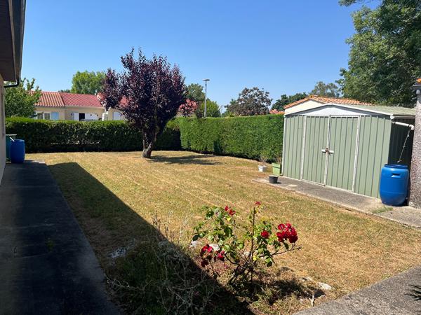 Maison familiale avec jardin et garage à SAUJON 17600