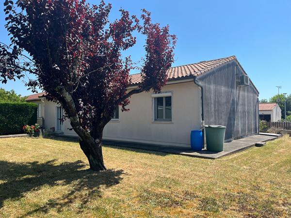 Maison familiale avec jardin et garage à SAUJON 17600
