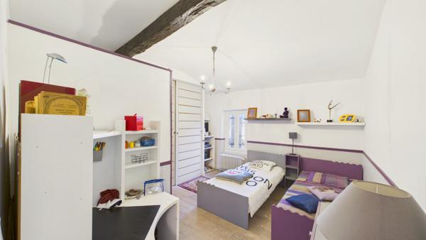 Maison 8 pièces de 214 m² sur 1556 m² de terrain avec studio, piscine et garage Vedene