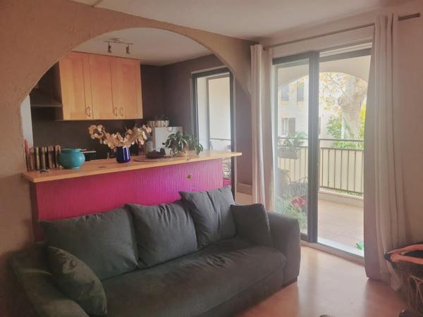 Appartement t2, terrasse, cave et garage