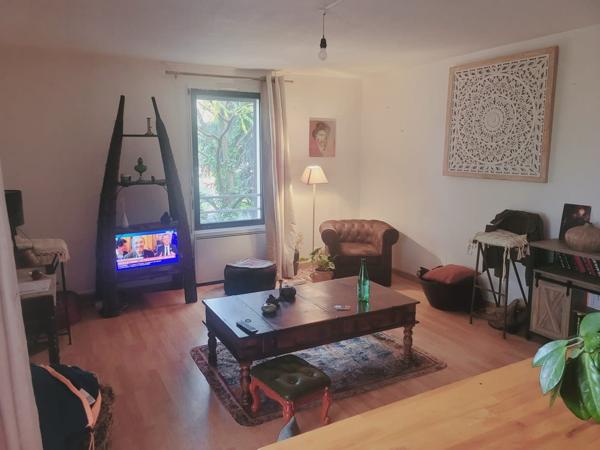 Appartement t2, terrasse, cave et garage