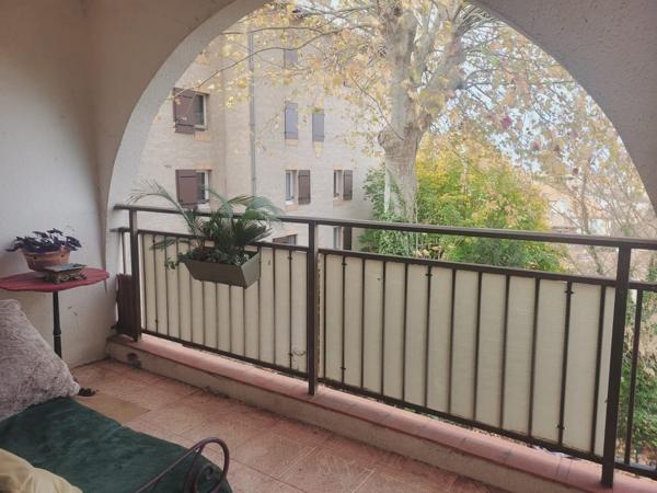 Appartement t2, terrasse, cave et garage