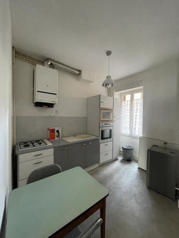 REF 12185- 24 RUE CHAUSSADE - F2 au 1er étage côté rue