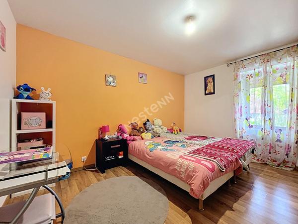 Corps de ferme avec dépendances, jardins et bois, à vendre à Faverges-Seythenex.