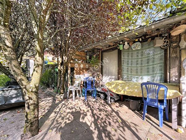 Corps de ferme avec dépendances, jardins et bois, à vendre à Faverges-Seythenex.