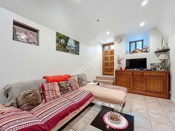 Corps de ferme avec dépendances, jardins et bois, à vendre à Faverges-Seythenex.