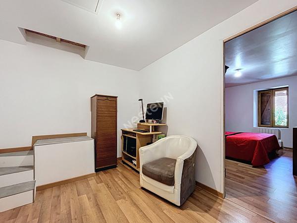 Corps de ferme avec dépendances, jardins et bois, à vendre à Faverges-Seythenex.