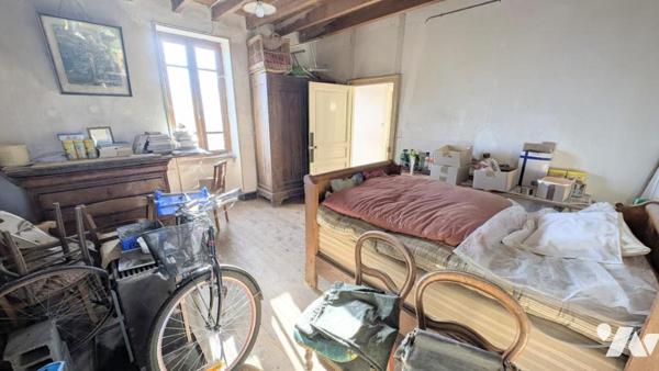 Belle longère Sur terrain 15.915m² avec dépendances