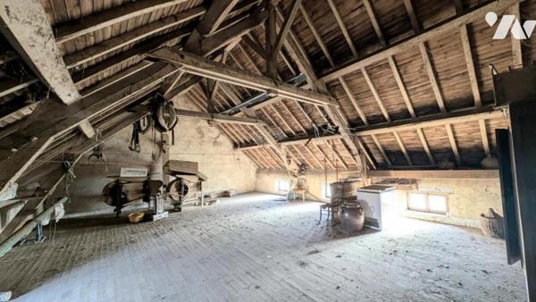 Belle longère Sur terrain 15.915m² avec dépendances