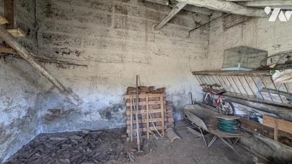 Belle longère Sur terrain 15.915m² avec dépendances