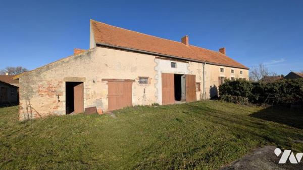 Belle longère Sur terrain 15.915m² avec dépendances