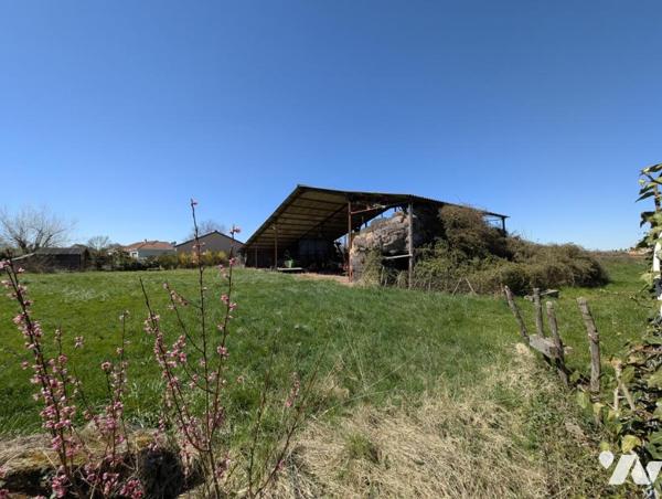 Belle longère Sur terrain 15.915m² avec dépendances