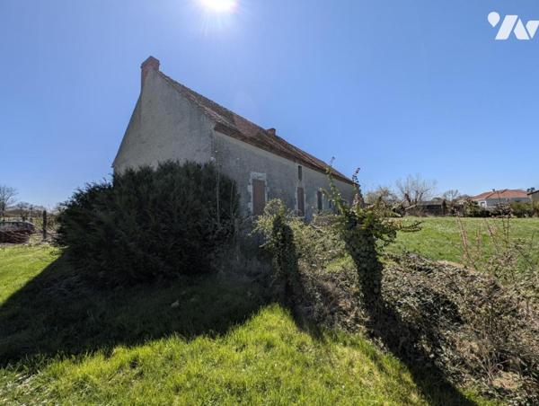 Belle longère Sur terrain 15.915m² avec dépendances