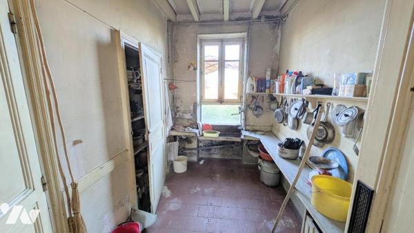 Belle longère Sur terrain 15.915m² avec dépendances