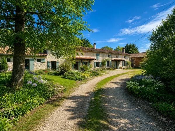 Longère de Caractère avec Jardin, Garage et Dépendances