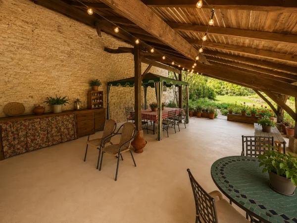 Longère de Caractère avec Jardin, Garage et Dépendances