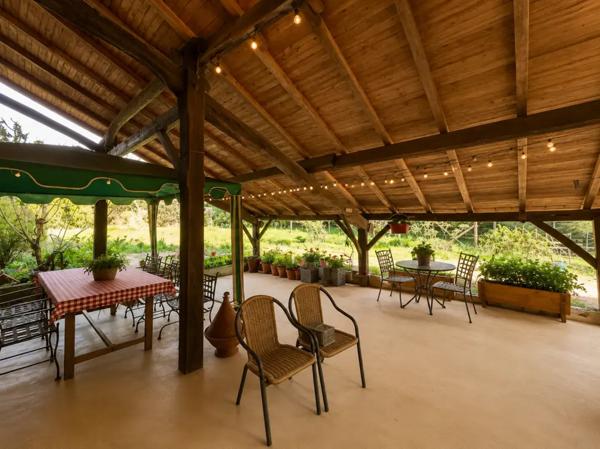 Longère de Caractère avec Jardin, Garage et Dépendances