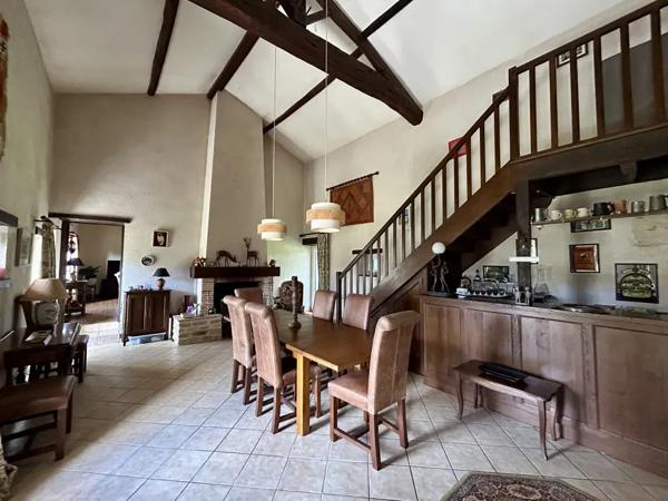 Longère de Caractère avec Jardin, Garage et Dépendances