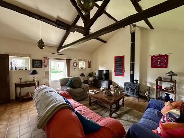 Longère de Caractère avec Jardin, Garage et Dépendances