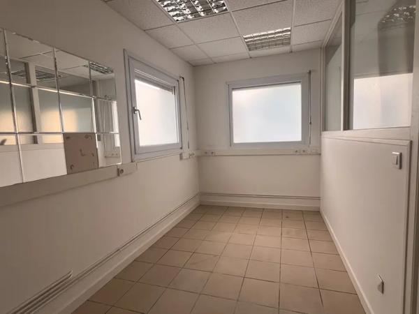 Local professionnel 132 m2 au coeur de Machecoul (44) Fort