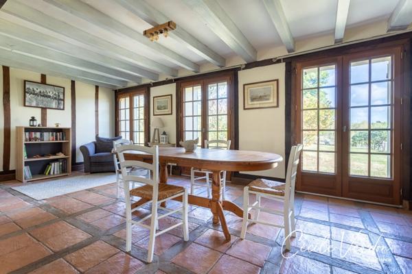 Propriete à vendre 7 pièces proche de BERGERAC (24)-Longère en pierre de 250 m2, 5 chambres, piscine, et grange aménageable de 200 m2 sur 3,8 HA