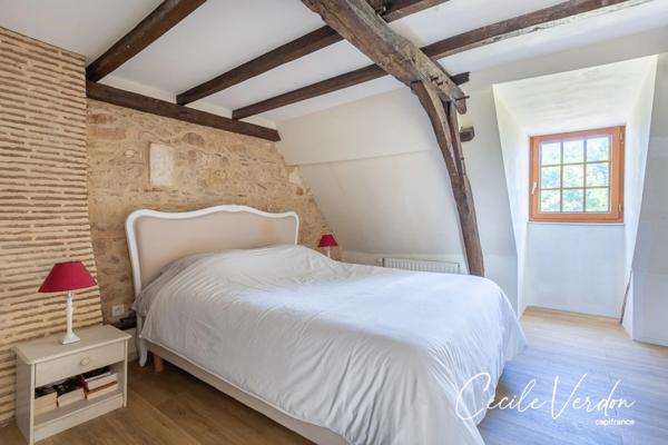 Propriete à vendre 7 pièces proche de BERGERAC (24)-Longère en pierre de 250 m2, 5 chambres, piscine, et grange aménageable de 200 m2 sur 3,8 HA