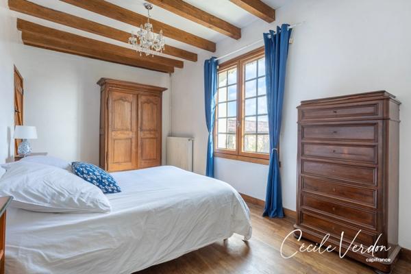 Propriete à vendre 7 pièces proche de BERGERAC (24)-Longère en pierre de 250 m2, 5 chambres, piscine, et grange aménageable de 200 m2 sur 3,8 HA