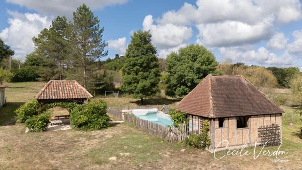 Propriete à vendre 7 pièces proche de BERGERAC (24)-Longère en pierre de 250 m2, 5 chambres, piscine, et grange aménageable de 200 m2 sur 3,8 HA