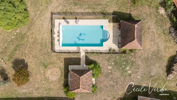 Propriete à vendre 7 pièces proche de BERGERAC (24)-Longère en pierre de 250 m2, 5 chambres, piscine, et grange aménageable de 200 m2 sur 3,8 HA