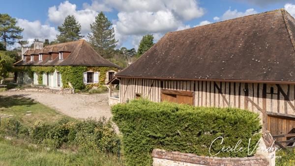 Propriete à vendre 7 pièces proche de BERGERAC (24)-Longère en pierre de 250 m2, 5 chambres, piscine, et grange aménageable de 200 m2 sur 3,8 HA