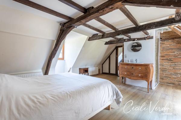 Propriete à vendre 7 pièces proche de BERGERAC (24)-Longère en pierre de 250 m2, 5 chambres, piscine, et grange aménageable de 200 m2 sur 3,8 HA