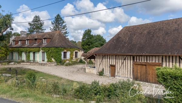 Propriete à vendre 7 pièces proche de BERGERAC (24)-Longère en pierre de 250 m2, 5 chambres, piscine, et grange aménageable de 200 m2 sur 3,8 HA