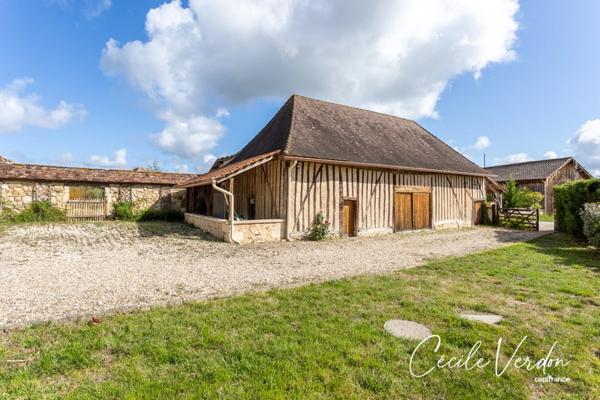Propriete à vendre 7 pièces proche de BERGERAC (24)-Longère en pierre de 250 m2, 5 chambres, piscine, et grange aménageable de 200 m2 sur 3,8 HA