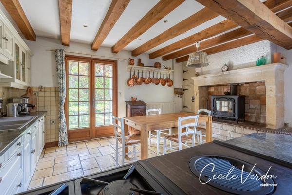 Propriete à vendre 7 pièces proche de BERGERAC (24)-Longère en pierre de 250 m2, 5 chambres, piscine, et grange aménageable de 200 m2 sur 3,8 HA