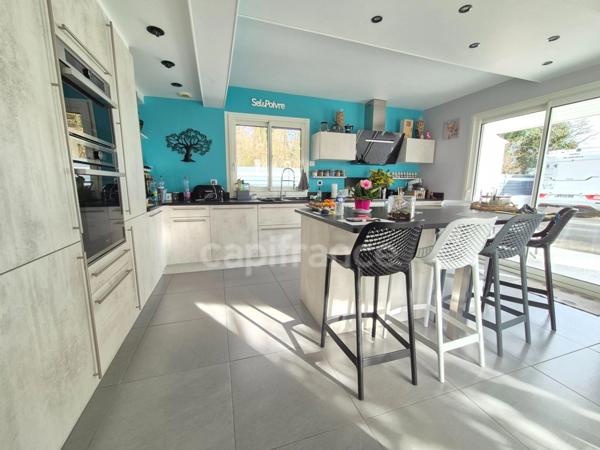 Maison à vendre 6 pièces ROYAN (17) - 4 chambres - Piscine -Garage - Terrain de 1129m²